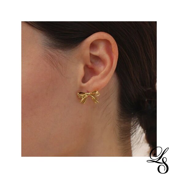 🎀New 18K Gold Bow Knot Stud Earrings 🎀 - Picture 4 of 4